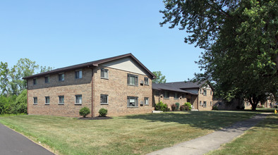 White Oaks West in Gates, NY - Building Photo - Building Photo