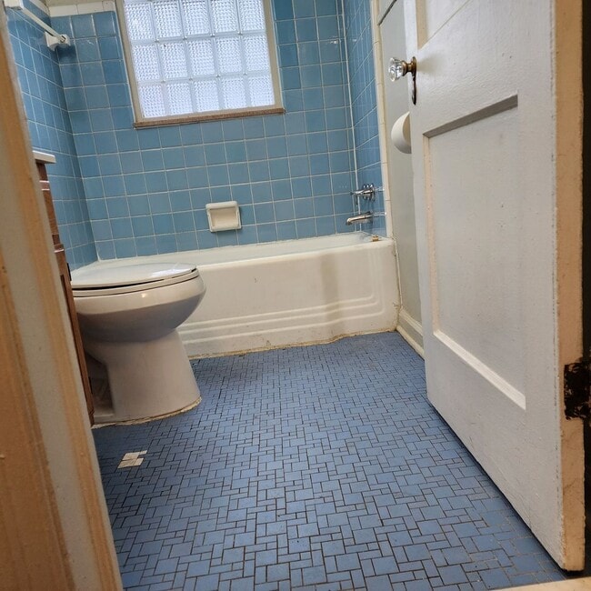 19024 Moross Rd in Detroit, MI - Building Photo - Building Photo