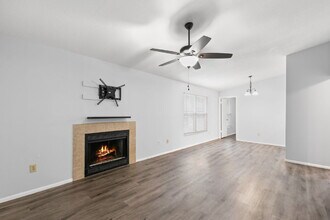 4014 Dream Oak Pl in Tampa, FL - Building Photo - Building Photo