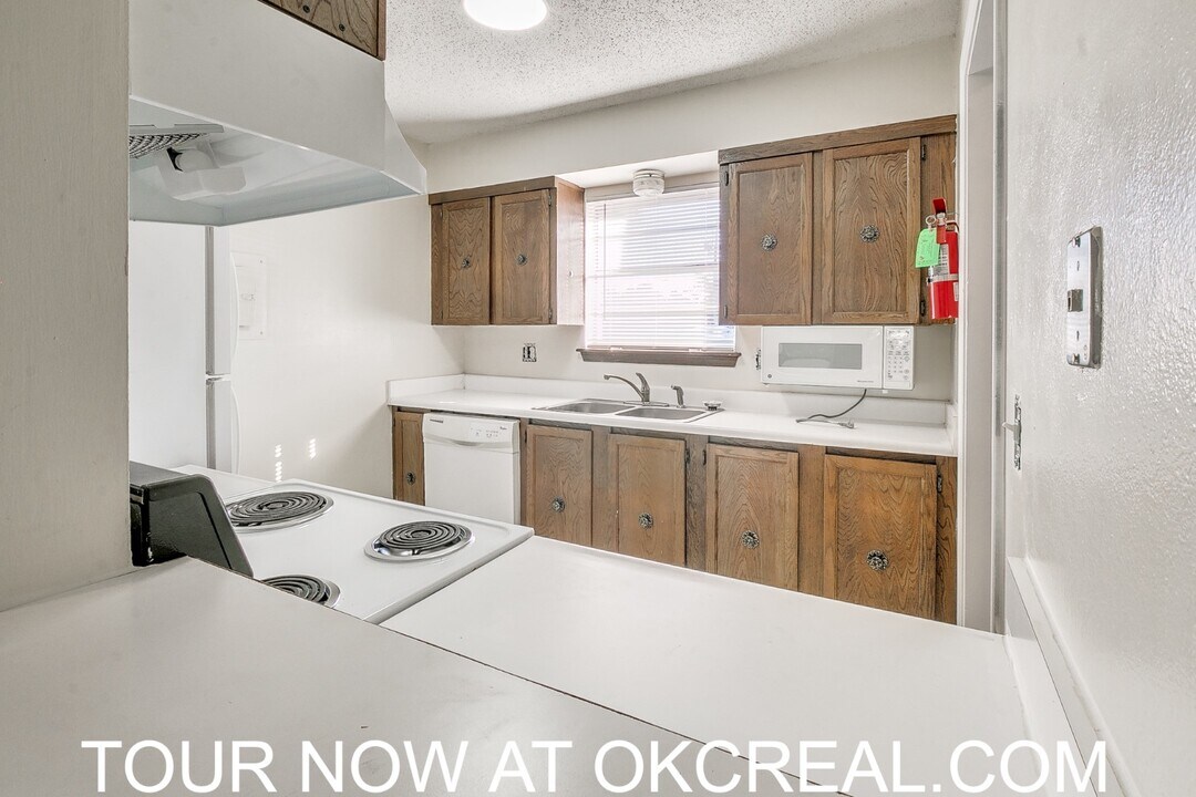 1223 Lakecrest Dr in Norman, OK - Building Photo