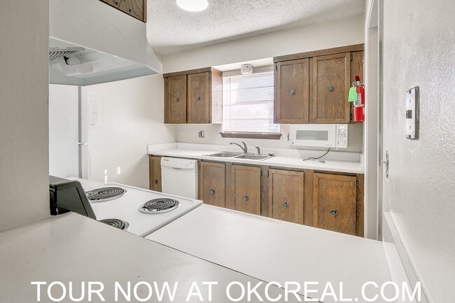 property at 1223 Lakecrest Dr