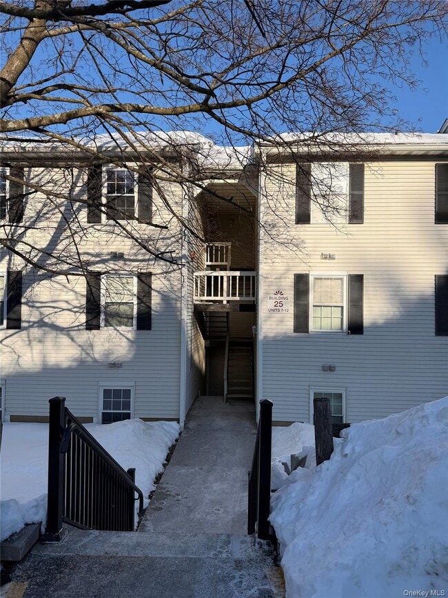 property at 25 Lexington Hills Rd