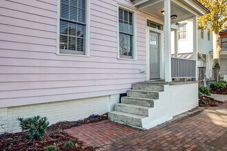 303 W Henry St, Unit A in Savannah, GA - Foto de edificio - Building Photo