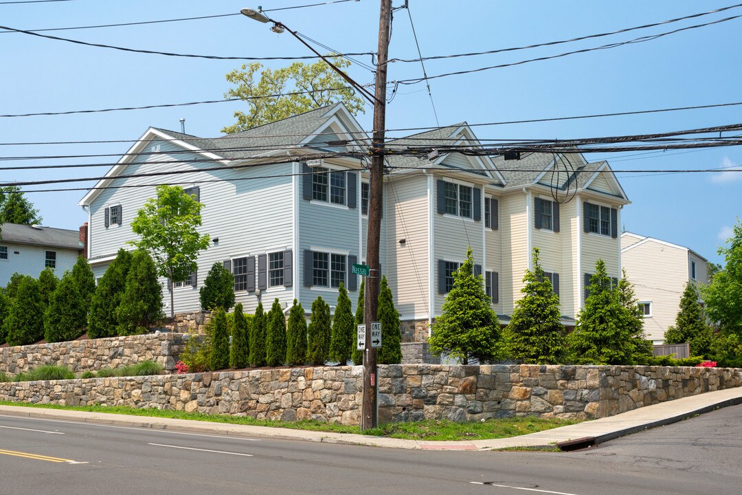 2 Nassau Pl in Cos Cob, CT - Foto de edificio