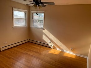 2318 N 72nd Ct, Unit 2 in Elmwood Park, IL - Foto de edificio - Building Photo
