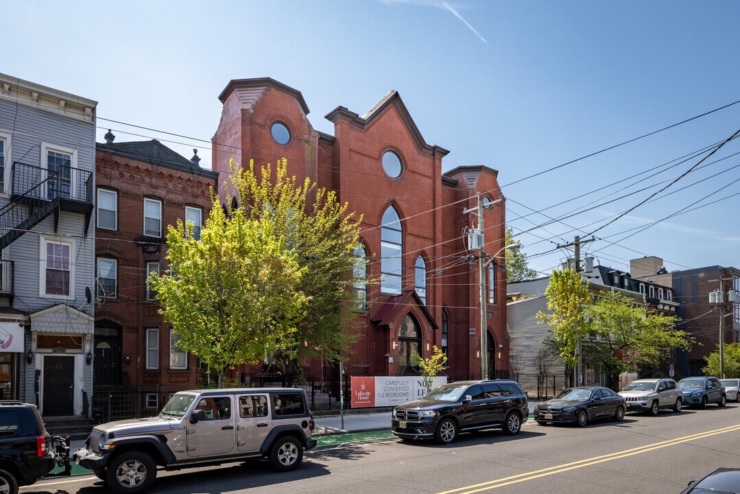 Lafayette House in Jersey City, NJ - Building Photo