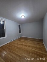 137 1/2 Morningside Pl in Yonkers, NY - Building Photo