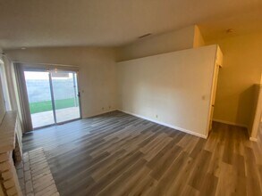 5712 Swimmer Dr in Las Vegas, NV - Building Photo - Building Photo