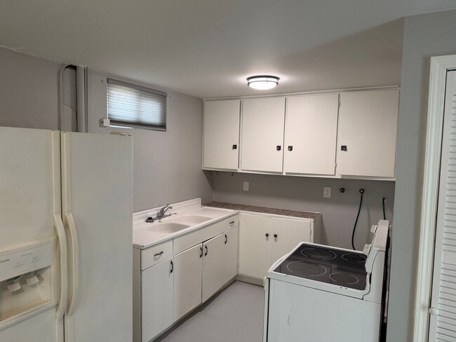 19 Bonfoy Ave, Unit B