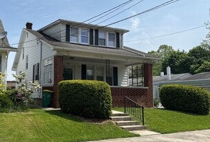 435-437 Ramsey Ave in Chambersburg, PA - Building Photo
