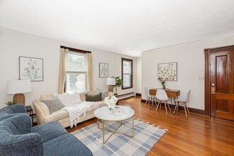 90 Francis St, Unit D in Waltham, MA - Building Photo - Building Photo