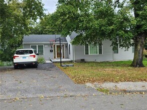 994 Bunker Hill Ave in Waterbury, CT - Building Photo - Building Photo