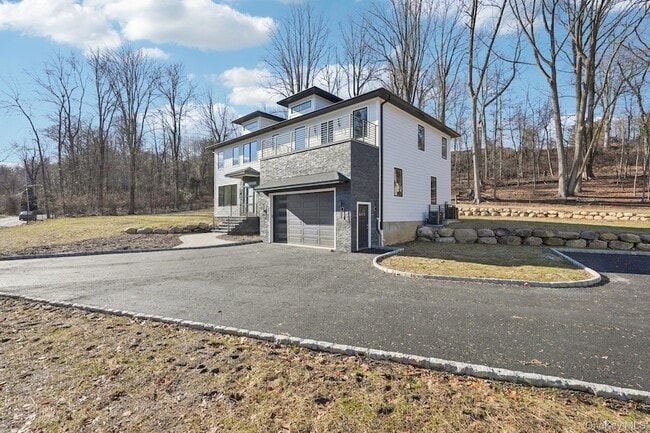 400 Phillips Hill Rd in New City, NY - Building Photo - Building Photo