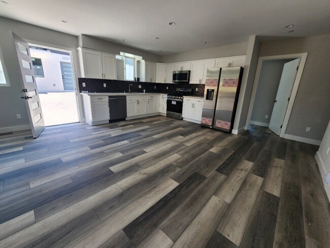 3330 Portola Ave in Los Angeles, CA - Foto de edificio - Building Photo