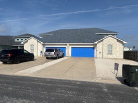 15505 Palmira Ave, Unit B in Corpus Christi, TX - Building Photo