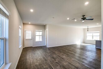 101 Presidential Path in Liberty Hill, TX - Building Photo - Building Photo