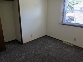 617 11th Ave, Unit 617 11th Ave in Grafton, WI - Building Photo - Building Photo