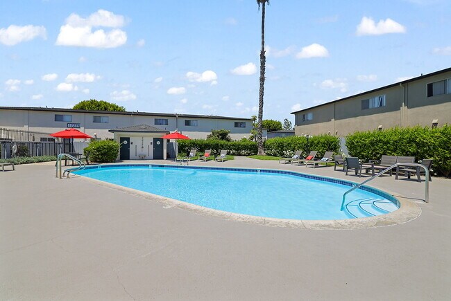 Valley Park in Fountain Valley, CA - Building Photo - Building Photo
