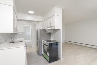 1326 West 13th in Vancouver, BC - Building Photo - Interior Photo
