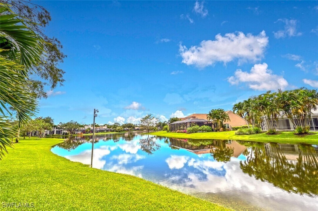 481 Crestwood Rd in Naples, FL - Foto de edificio