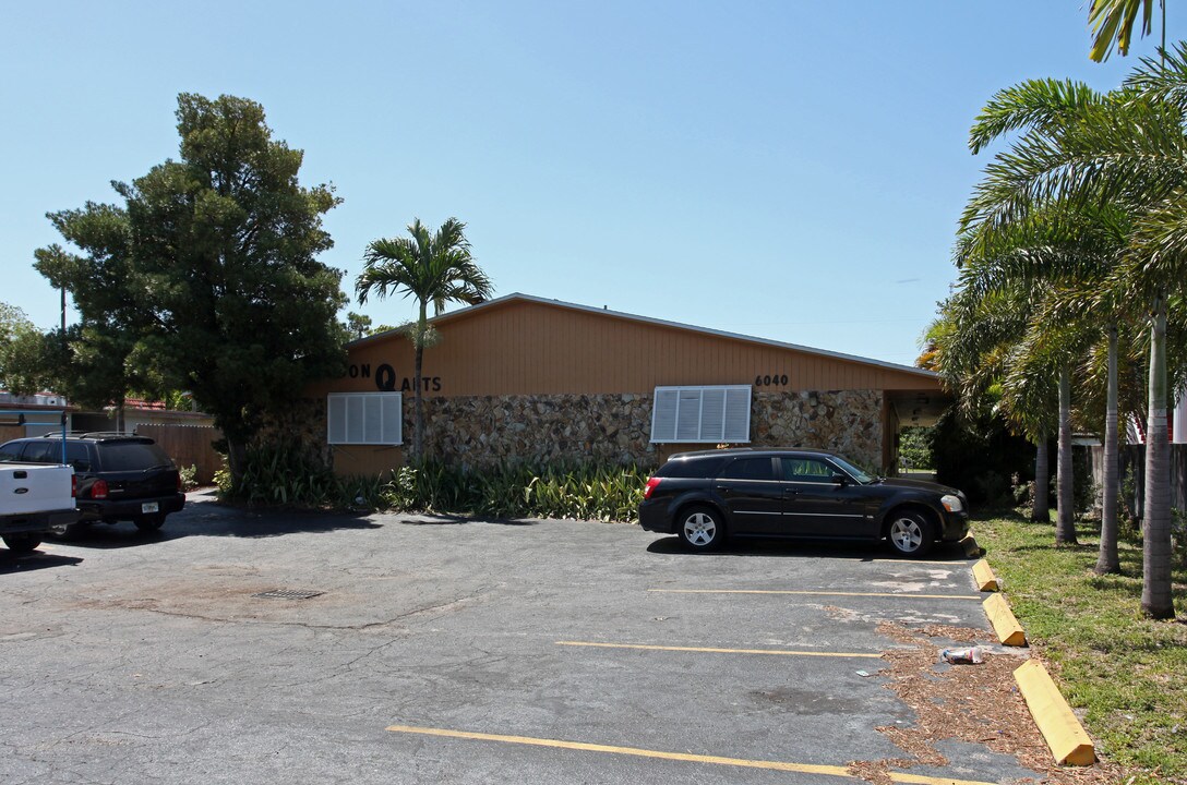 Don Q Apartments in Miramar, FL - Building Photo