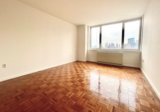 576 9th Ave, Unit 11F in New York, NY - Building Photo - Building Photo