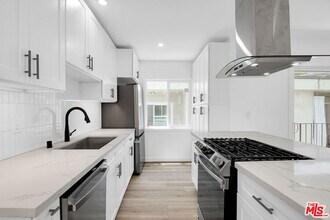 1021 N Genesee Ave in West Hollywood, CA - Building Photo - Building Photo