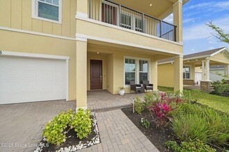 715 Veridian Cir NW, Unit 150 in Palm Bay, FL - Foto de edificio - Building Photo