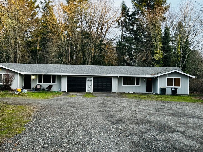 706 Tipsoo Loop S in Rainier, WA - Building Photo - Building Photo