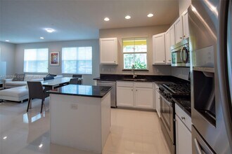 12410 NW 33rd St in Sunrise, FL - Building Photo - Building Photo