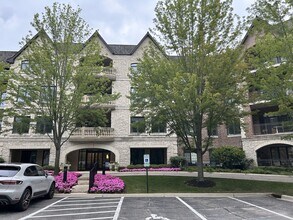 1800 Amberley Ct in Lake Forest, IL - Building Photo - Building Photo