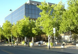 The Oasis Apartments in Denver, CO - Building Photo