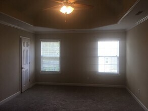 1175 Cynthia Ln in Spring Hill, TN - Foto de edificio - Building Photo