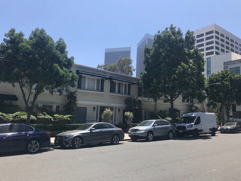 9982 Durant Dr, Unit 9972 in Beverly Hills, CA - Foto de edificio