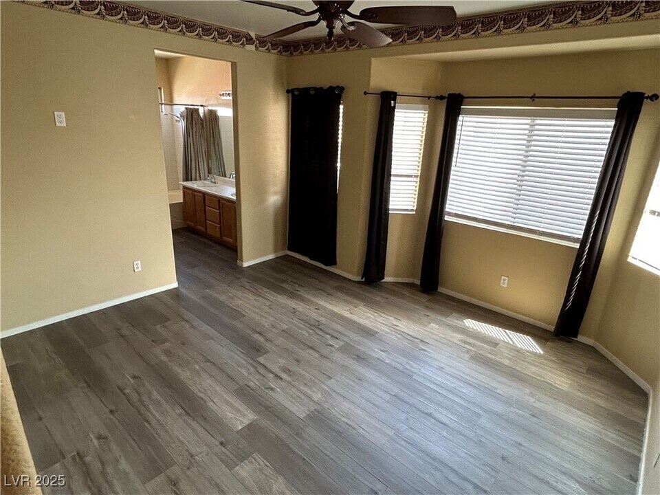 861 Clear Diamond Ave in Las Vegas, NV - Building Photo