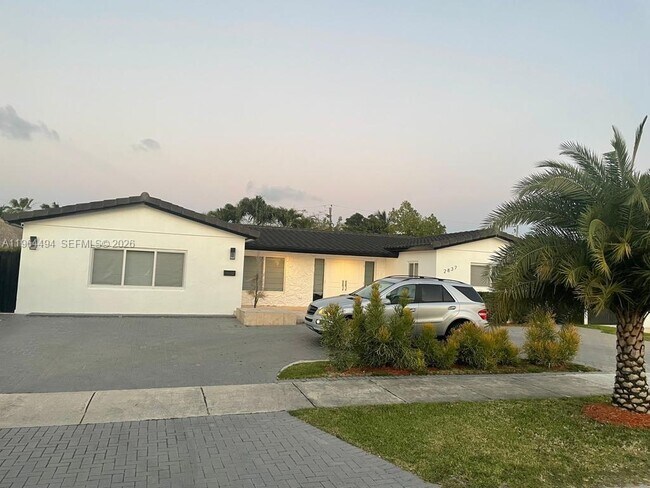 2837 SW 126th Ave in Miami, FL - Building Photo - Building Photo