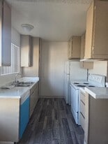 995 N Mollison Ave in El Cajon, CA - Building Photo