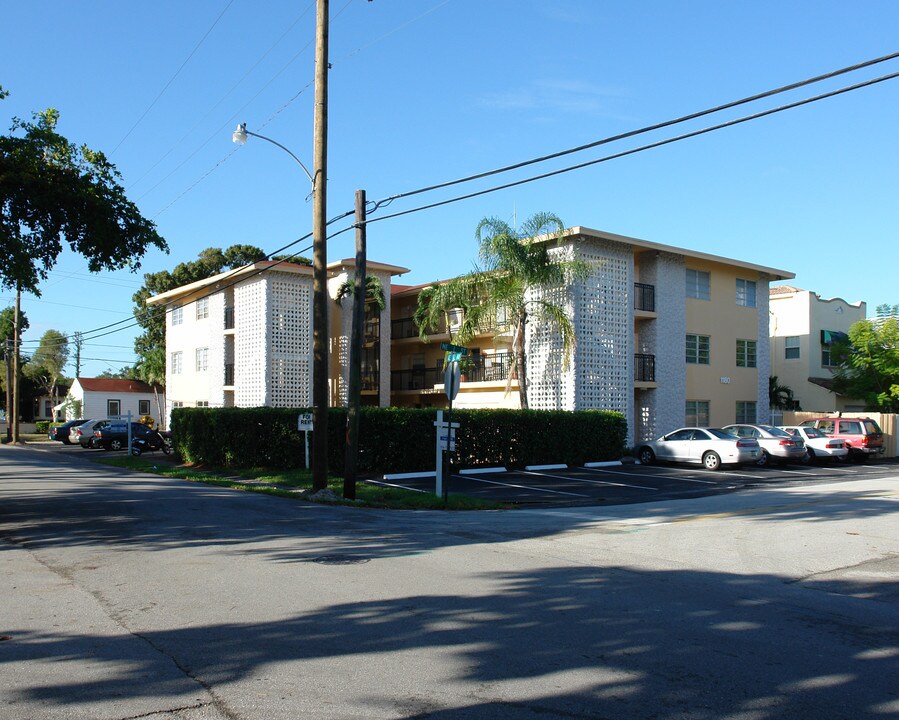 1180 NE 1st St in Fort Lauderdale, FL - Building Photo