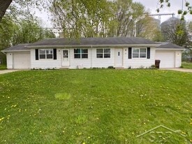 110 Tara Ct in Shepherd, MI - Building Photo