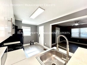 2501 Eastway Dr in Charlotte, NC - Building Photo - Building Photo