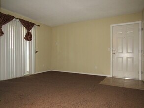 7200 W Pirates Cove Rd in Las Vegas, NV - Building Photo - Building Photo