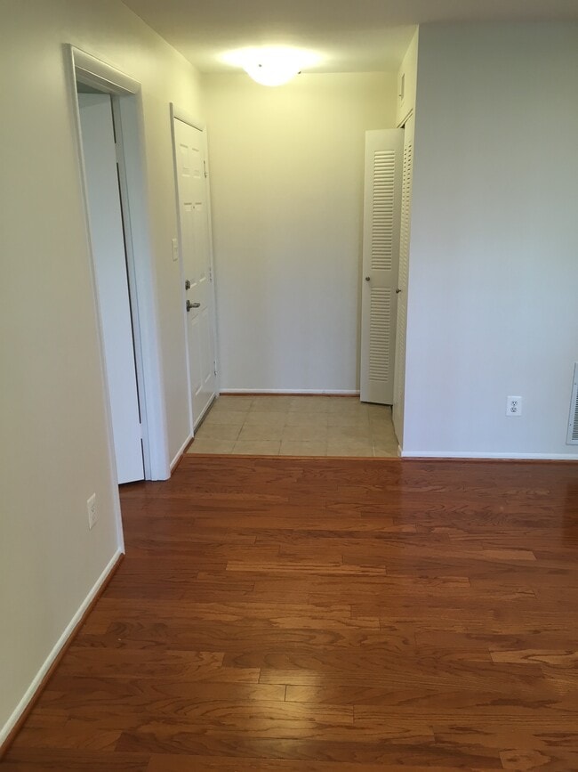 11700 Olde English Dr in Reston, VA - Building Photo - Building Photo