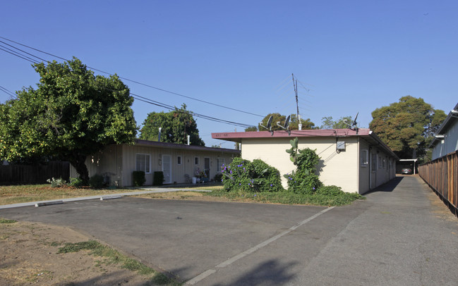 429-451 S Buena Vista Ave in San Jose, CA - Foto de edificio - Building Photo