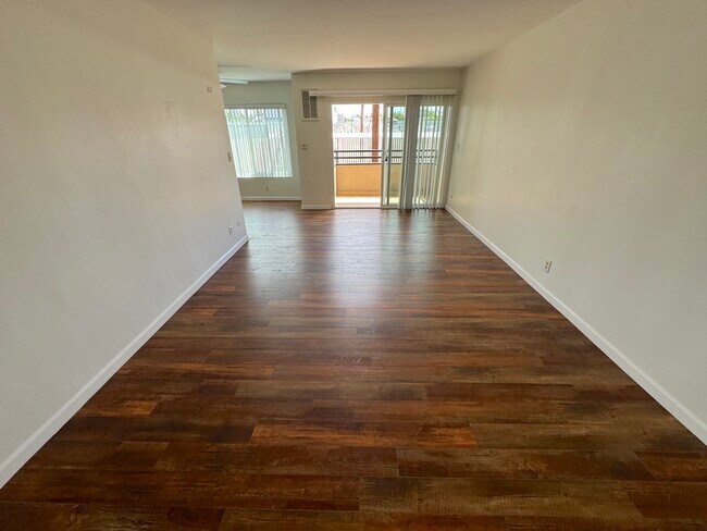 1138 S Corning St, Unit 7 in Los Angeles, CA - Building Photo - Building Photo