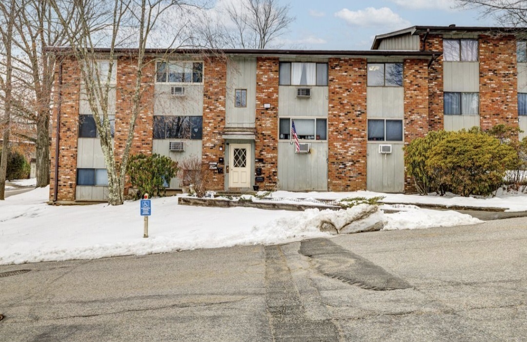 15 Kay Ln, Unit 15 Kay Ln apt H in Waterbury, CT - Building Photo
