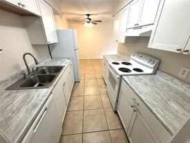 411 Live Oak St in Kyle, TX - Building Photo