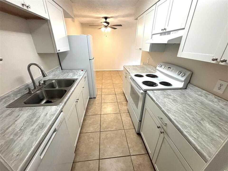 411 Live Oak St in Kyle, TX - Building Photo