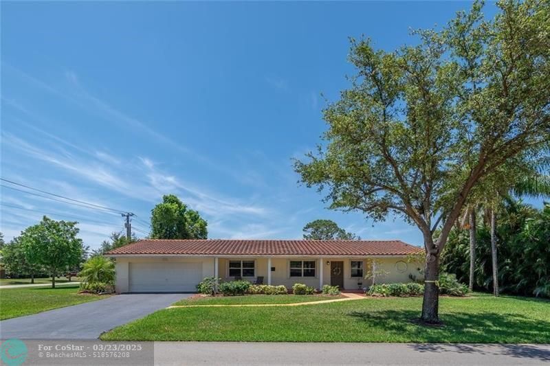 8590 NW 38th Dr in Coral Springs, FL - Foto de edificio