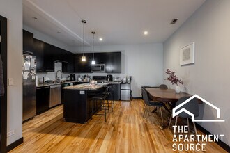 2349 N Lister Ave, Unit 201 in Chicago, IL - Building Photo - Building Photo