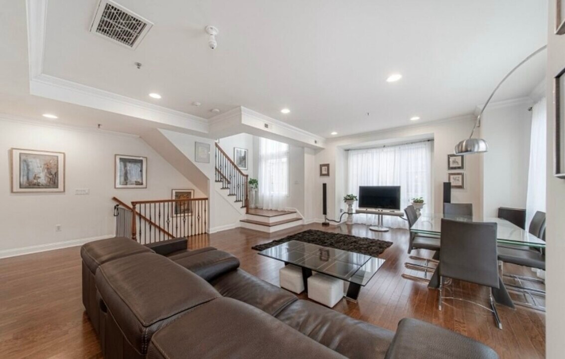 11 Washington Pl in Cliffside Park, NJ - Building Photo